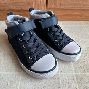 Boys Mid Rise Navy Sneakers